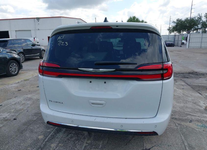 Photo 16 of 2023 Chrysler Pacifica TOURING L (VIN 2C4RC1BG8PR530439)