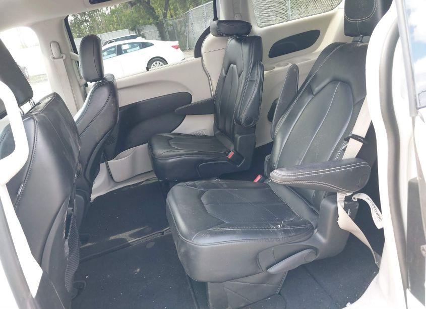 Photo 8 of 2023 Chrysler Pacifica TOURING L (VIN 2C4RC1BG8PR530439)