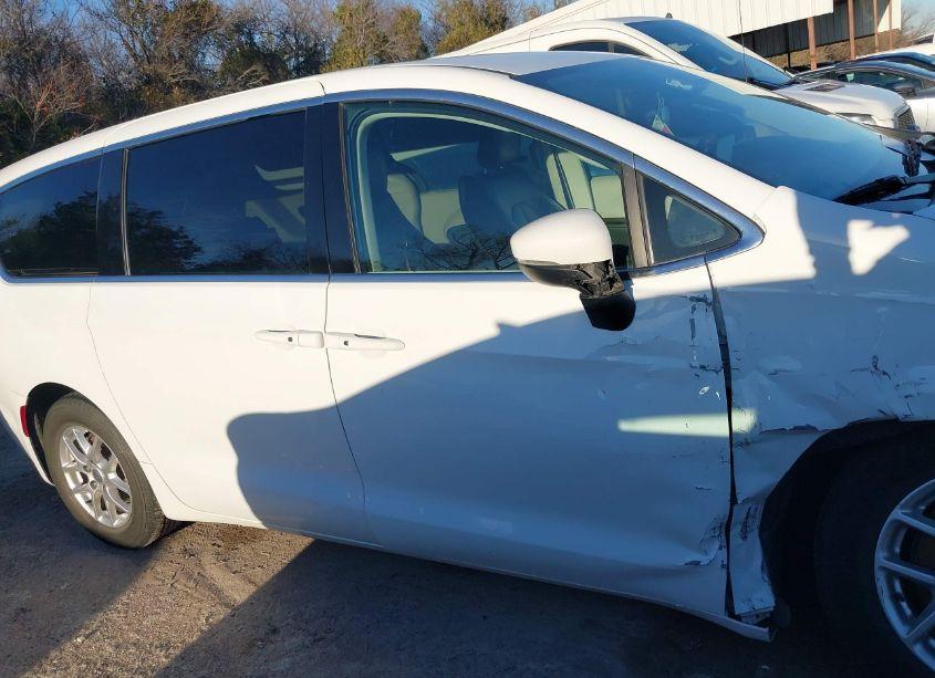 Photo 13 of 2023 Chrysler Pacifica TOURING L (VIN 2C4RC1BG8PR586302)