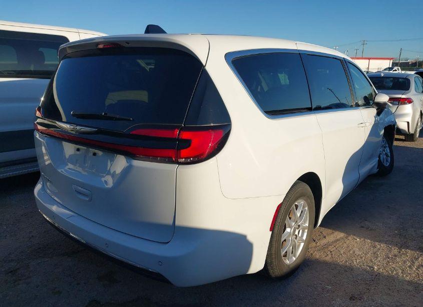 Photo 4 of 2023 Chrysler Pacifica TOURING L (VIN 2C4RC1BG8PR586302)