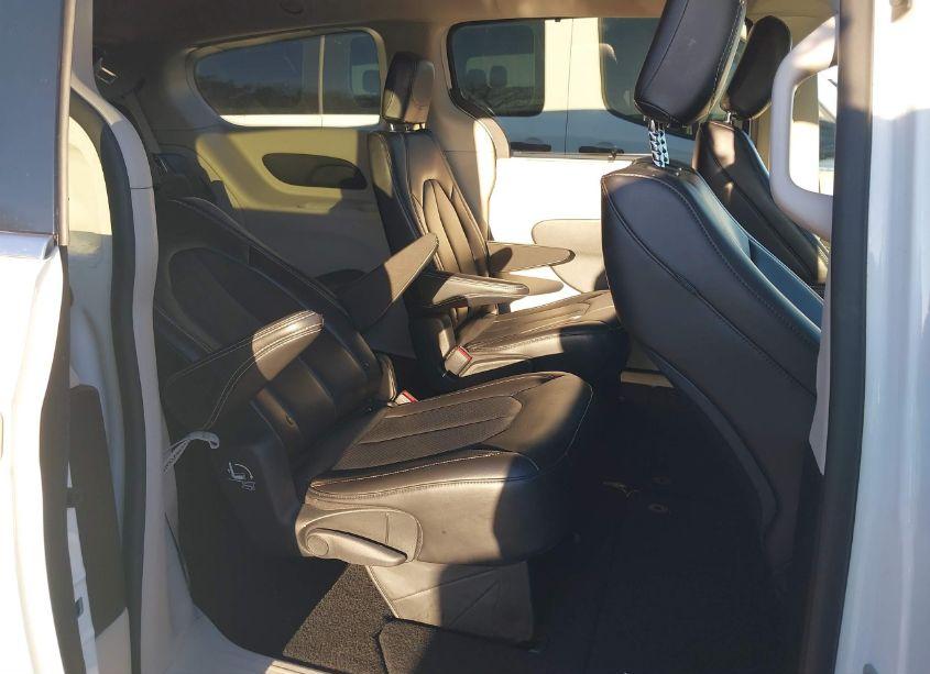 Photo 8 of 2023 Chrysler Pacifica TOURING L (VIN 2C4RC1BG8PR586302)