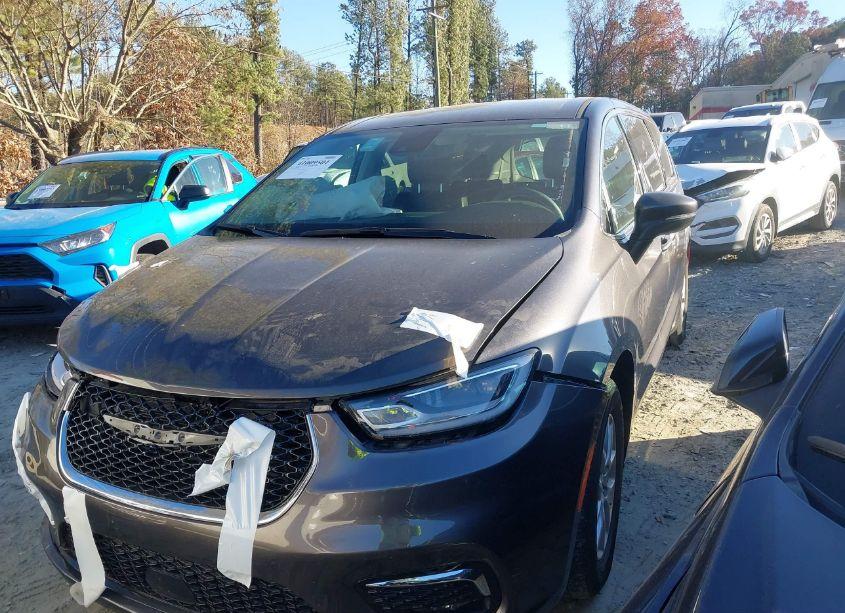 Photo 2 of 2023 Chrysler Pacifica TOURING L (VIN 2C4RC1BG8PR590267)