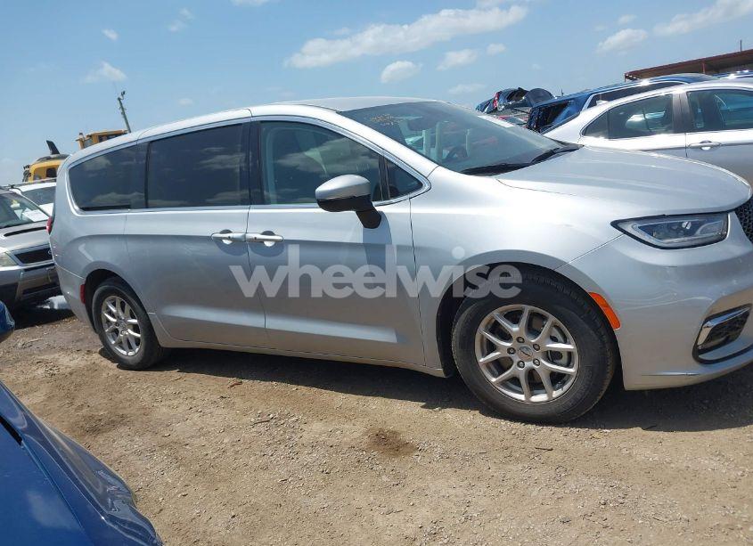 Photo 13 of 2023 Chrysler Pacifica TOURING L (VIN 2C4RC1BG8PR623994)
