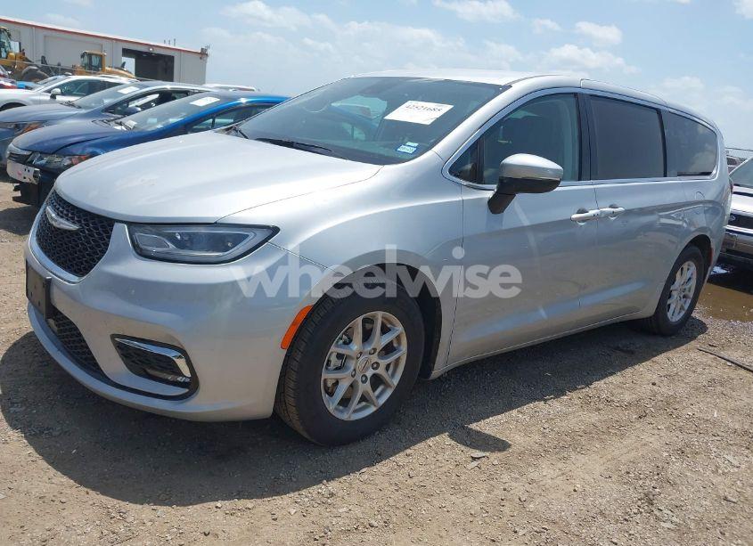 Photo 2 of 2023 Chrysler Pacifica TOURING L (VIN 2C4RC1BG8PR623994)