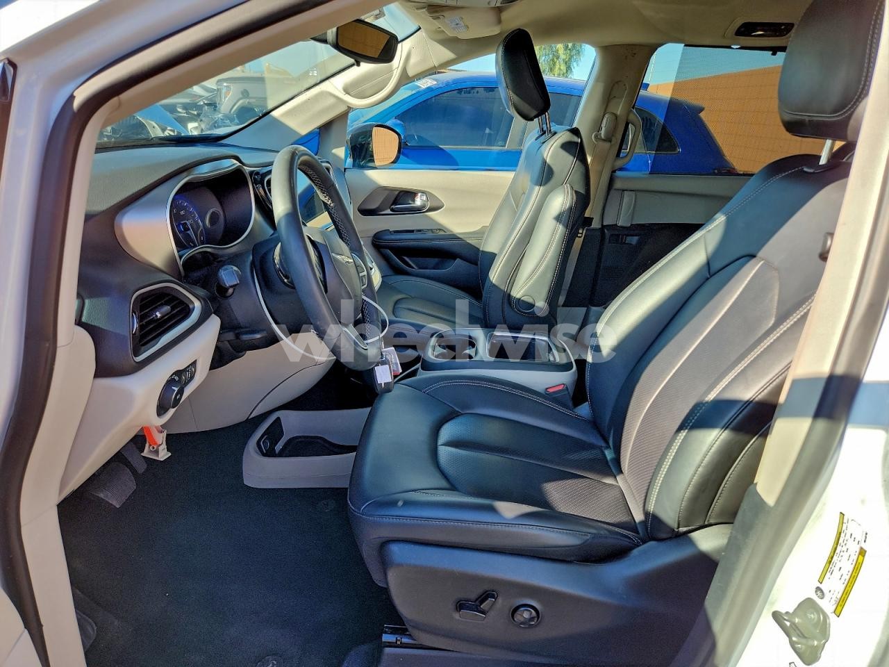 Photo 7 of 2024 CHRYSLER PACIFICA TOURING L (VIN 2C4RC1BG8RR122767)