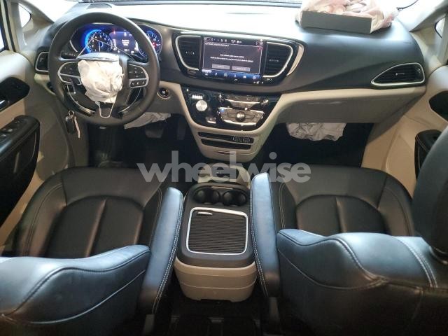 2024 CHRYSLER PACIFICA TOURING L (VIN 2C4RC1BG8RR144395) main photo