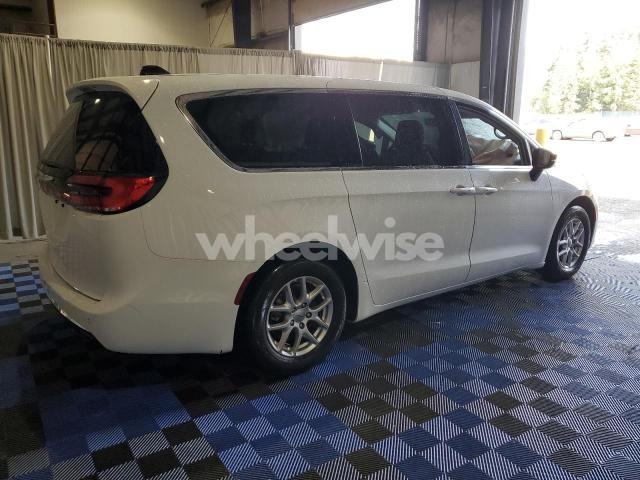 Photo 4 of 2024 CHRYSLER PACIFICA TOURING L (VIN 2C4RC1BG8RR144395)