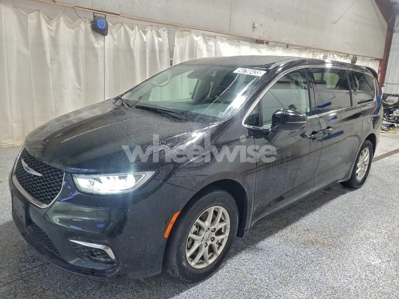 2024 CHRYSLER PACIFICA TOURING L (VIN 2C4RC1BG8RR145174) main photo