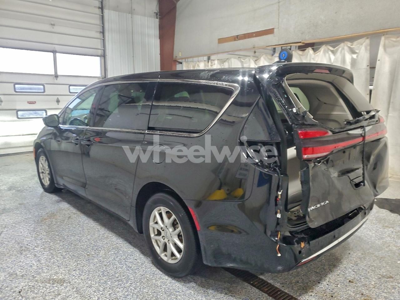 Photo 2 of 2024 CHRYSLER PACIFICA TOURING L (VIN 2C4RC1BG8RR145174)