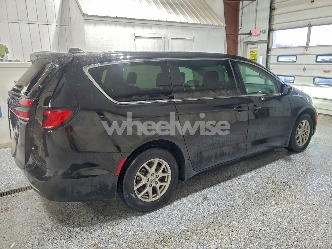 Photo 3 of 2024 CHRYSLER PACIFICA TOURING L (VIN 2C4RC1BG8RR145174)