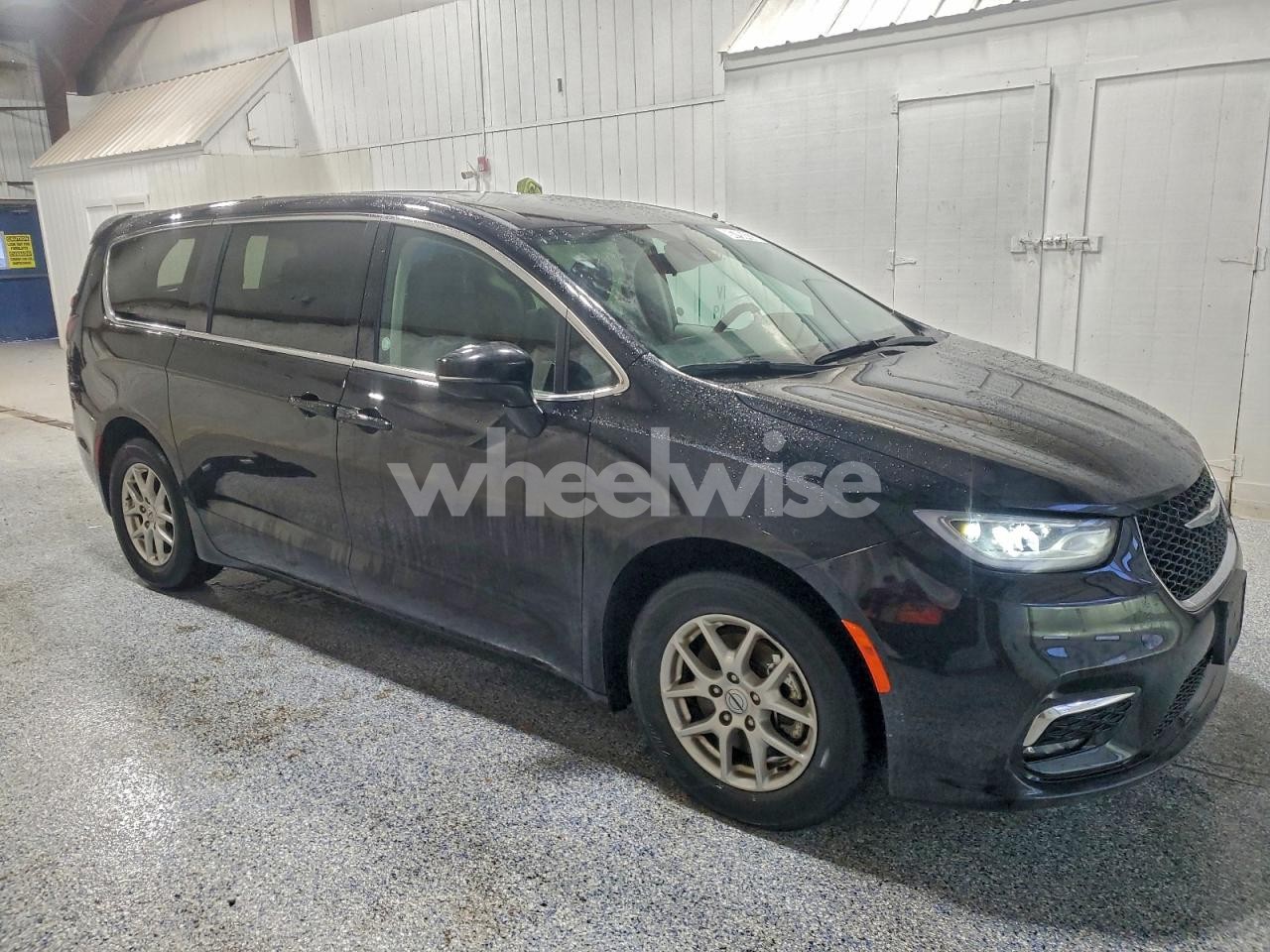 Photo 4 of 2024 CHRYSLER PACIFICA TOURING L (VIN 2C4RC1BG8RR145174)