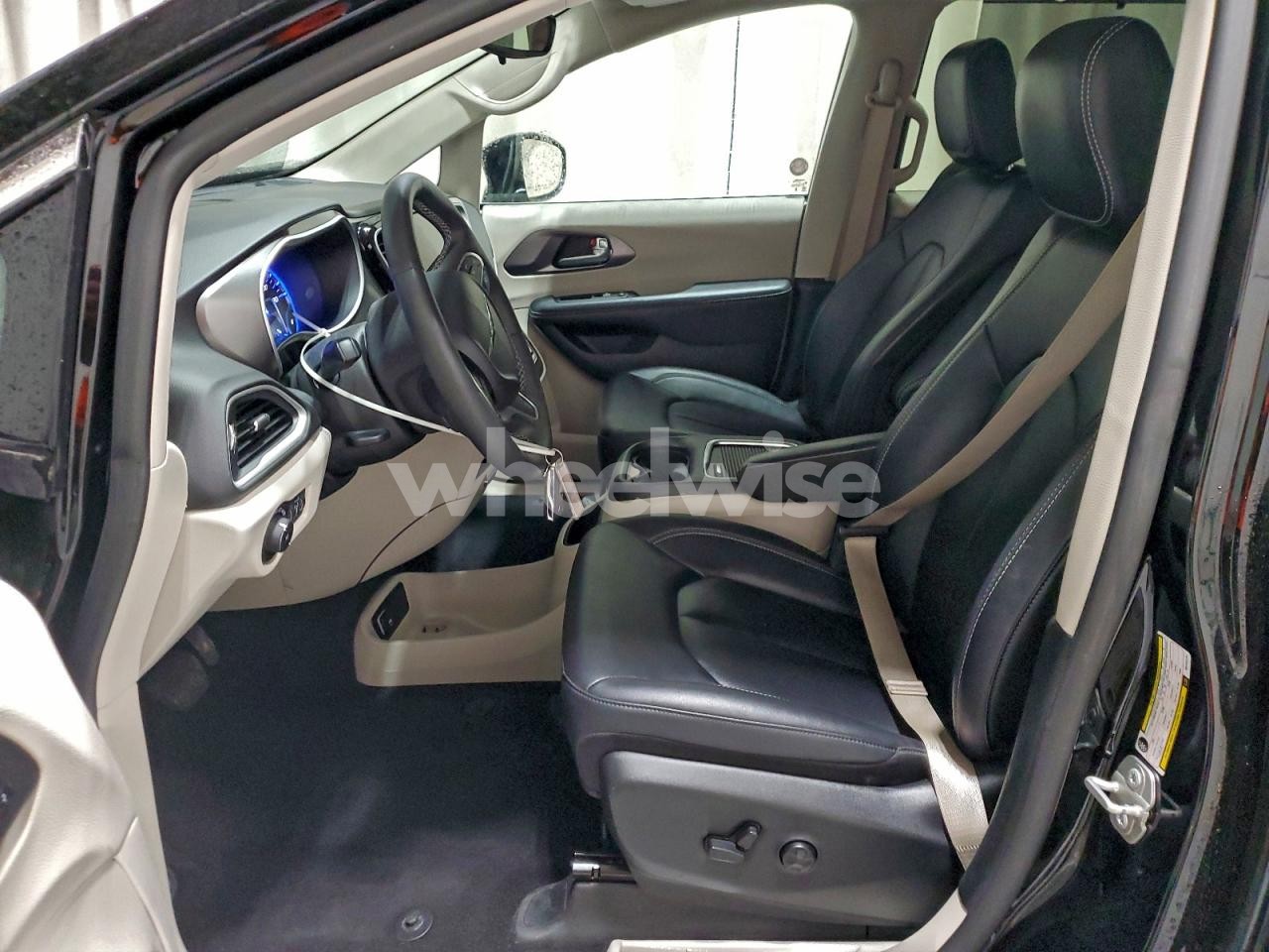 Photo 7 of 2024 CHRYSLER PACIFICA TOURING L (VIN 2C4RC1BG8RR145174)