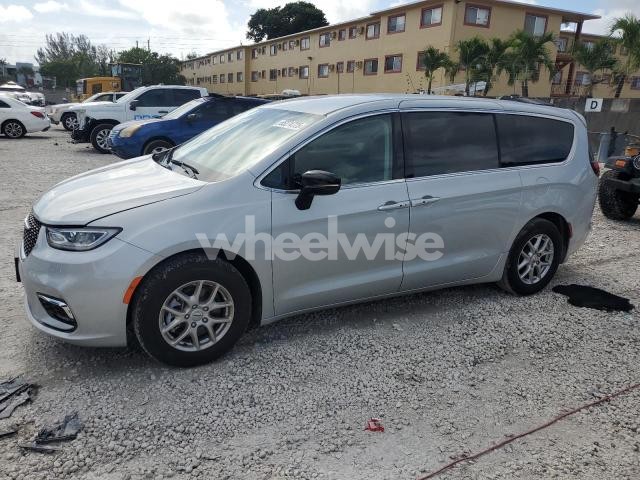 Photo 3 of 2024 CHRYSLER PACIFICA TOURING L (VIN 2C4RC1BG8RR155154)