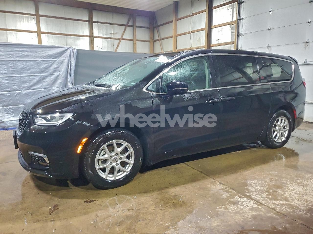 2024 CHRYSLER PACIFICA TOURING L (VIN 2C4RC1BG8RR162945) main photo