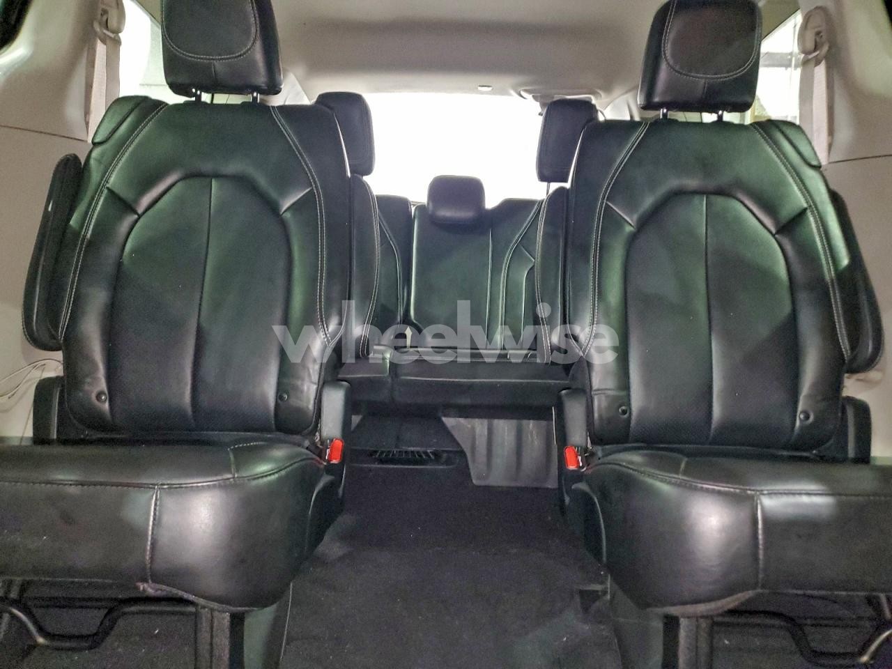 Photo 10 of 2024 CHRYSLER PACIFICA TOURING L (VIN 2C4RC1BG8RR162945)