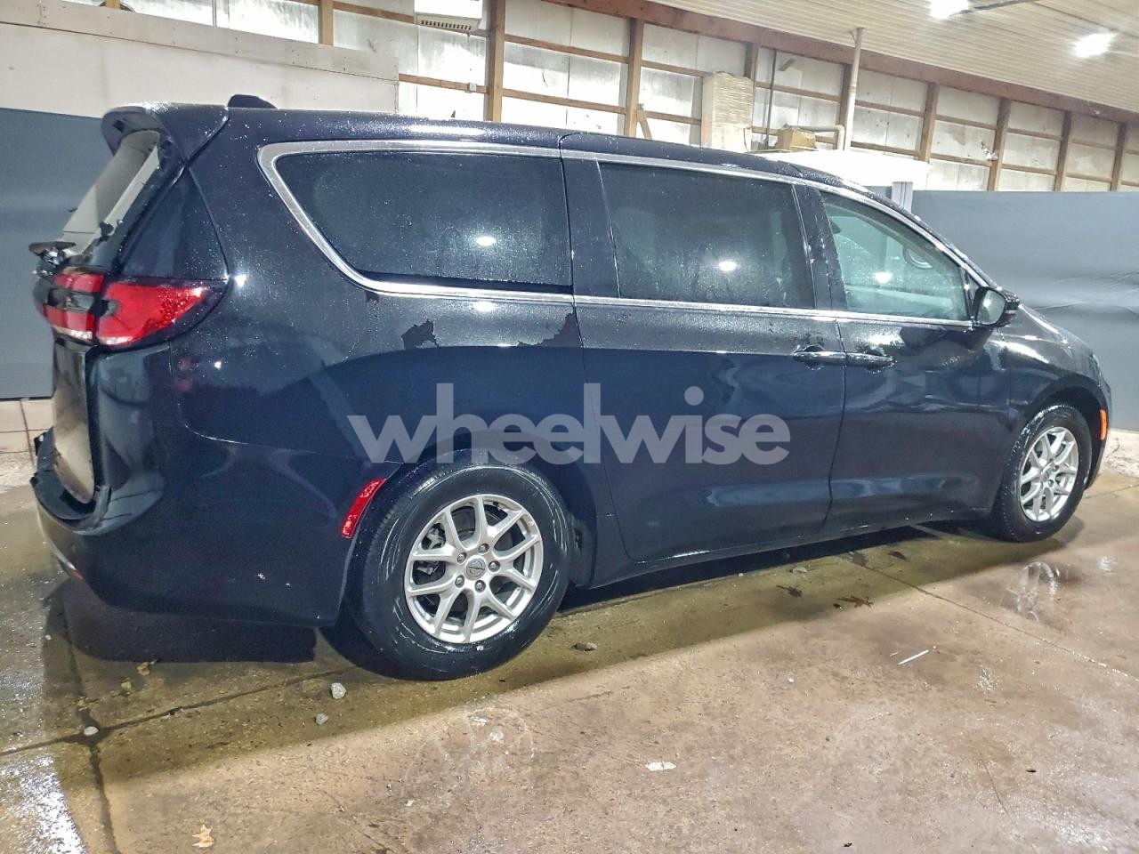 Photo 3 of 2024 CHRYSLER PACIFICA TOURING L (VIN 2C4RC1BG8RR162945)