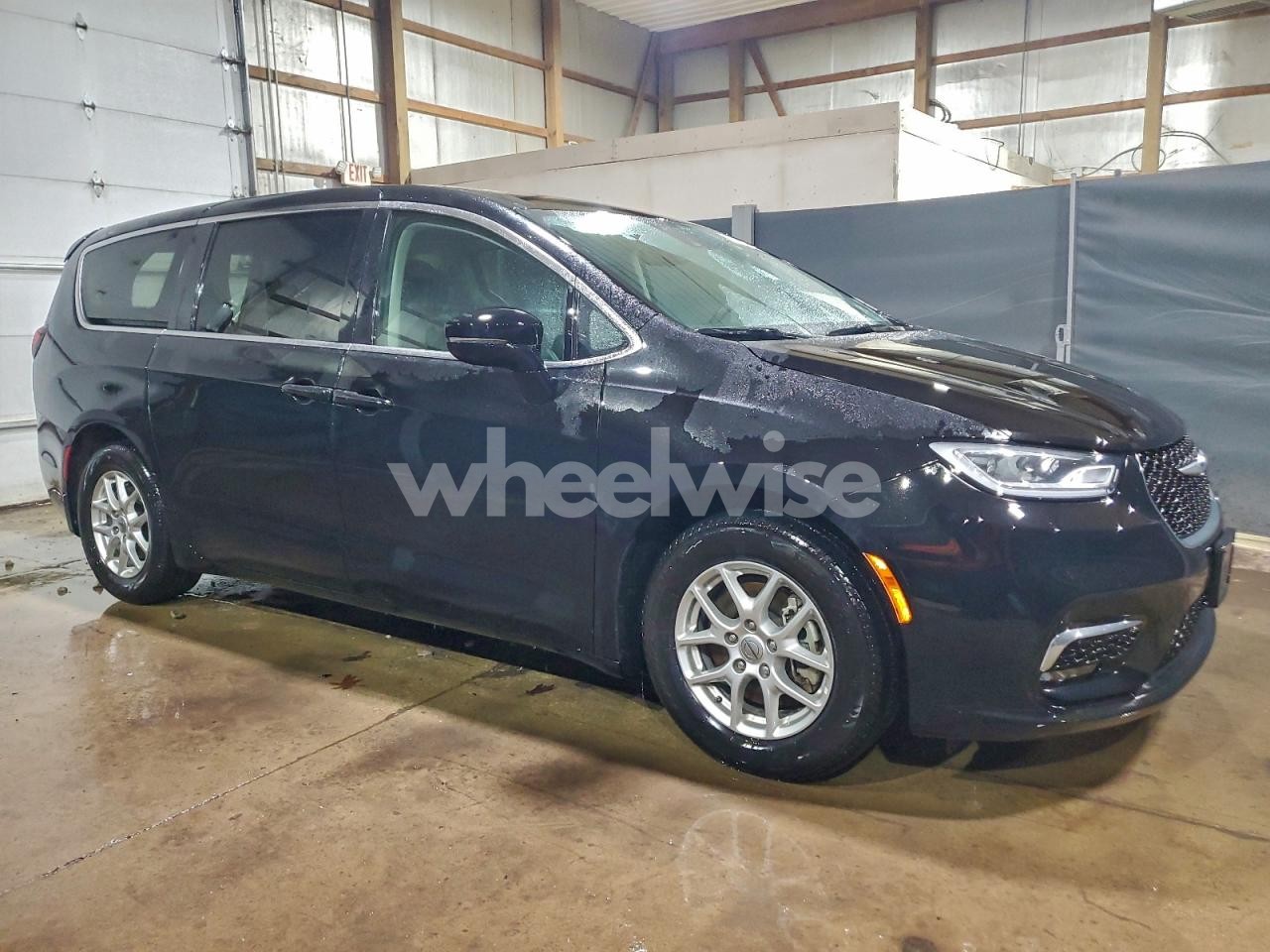 Photo 4 of 2024 CHRYSLER PACIFICA TOURING L (VIN 2C4RC1BG8RR162945)