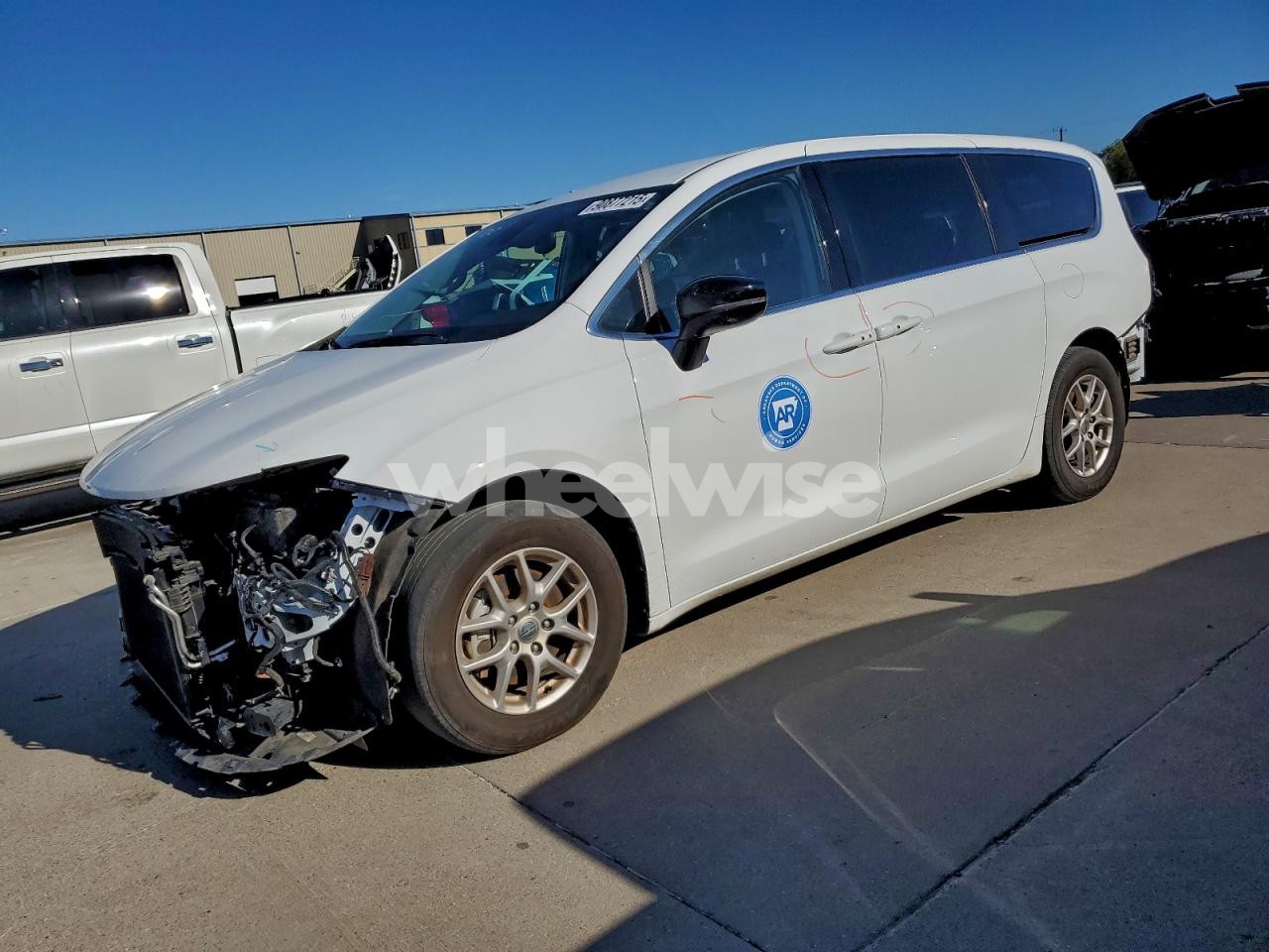 2024 CHRYSLER PACIFICA TOURING L (VIN 2C4RC1BG8RR187540) main photo