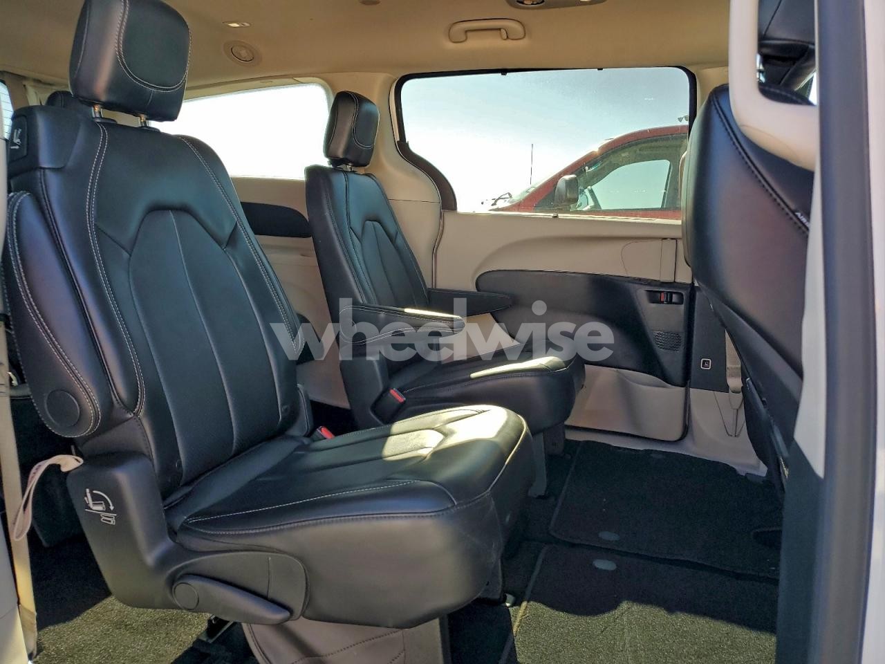Photo 11 of 2024 CHRYSLER PACIFICA TOURING L (VIN 2C4RC1BG8RR187540)