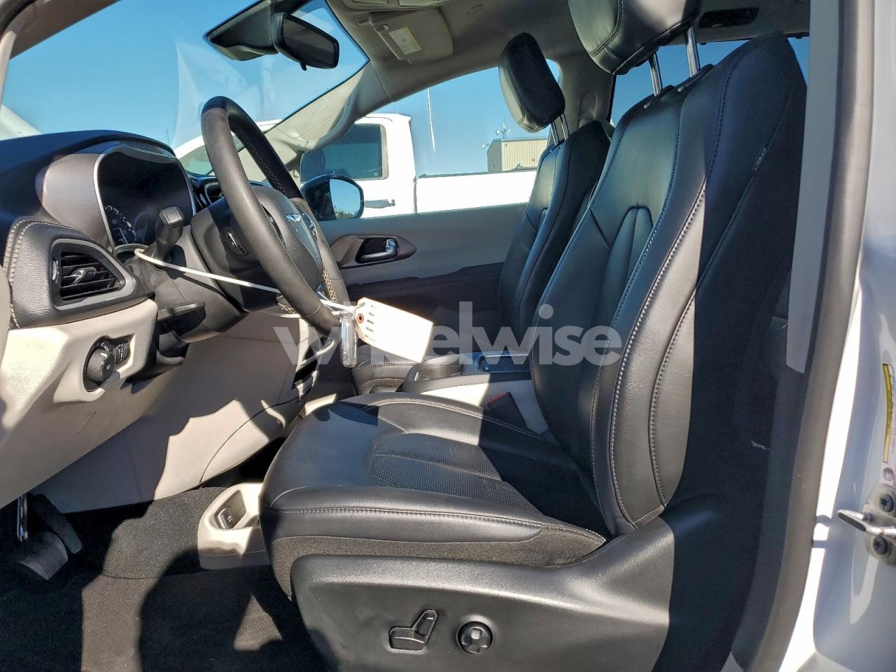 Photo 7 of 2024 CHRYSLER PACIFICA TOURING L (VIN 2C4RC1BG8RR187540)