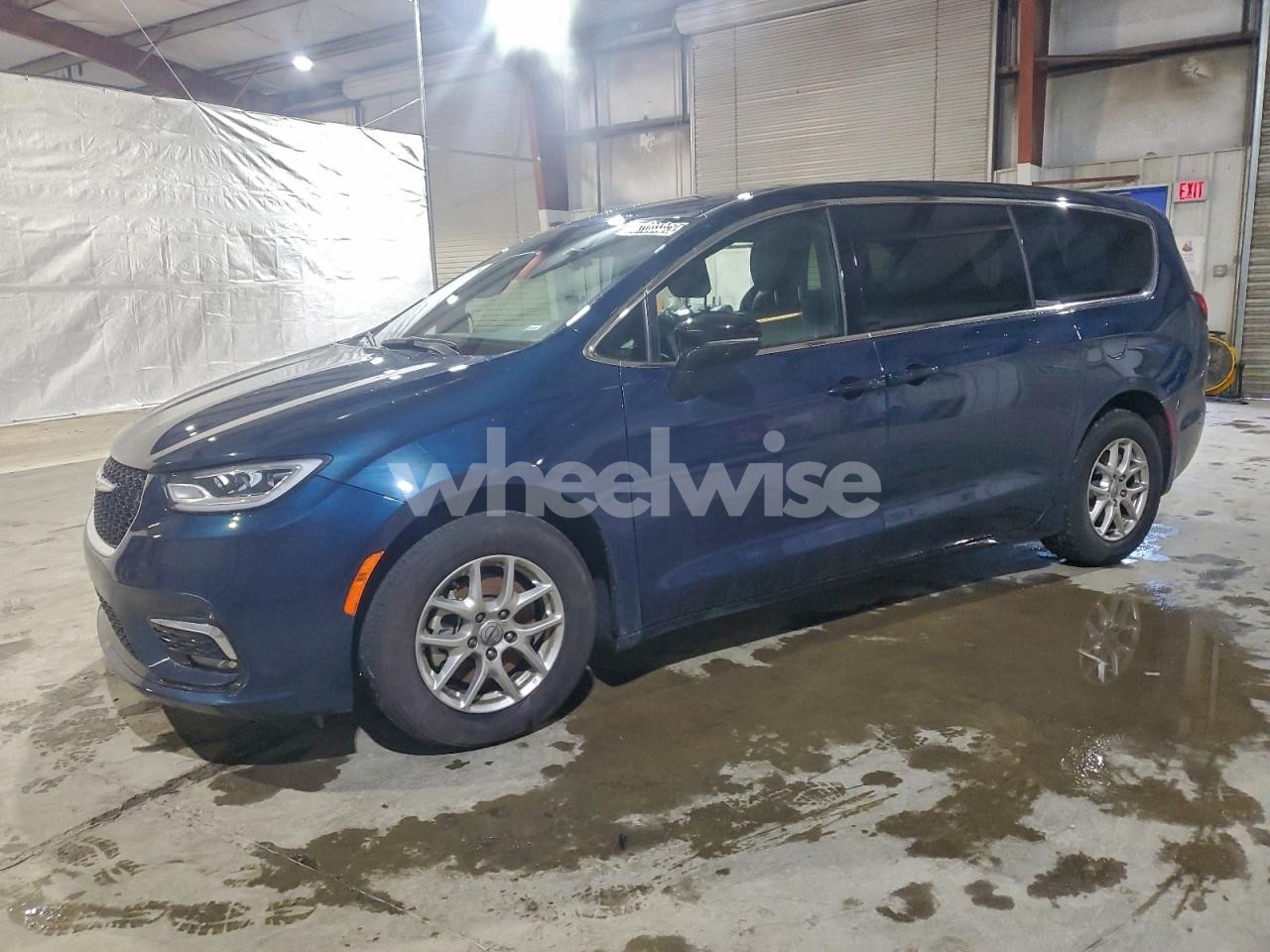 2025 CHRYSLER PACIFICA SELECT (VIN 2C4RC1BG8SR556080) main photo