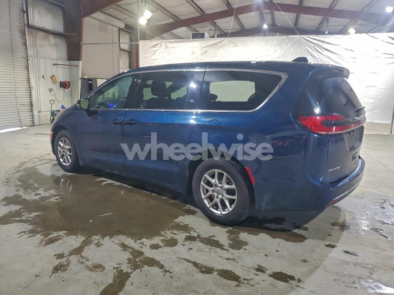 Photo 2 of 2025 CHRYSLER PACIFICA SELECT (VIN 2C4RC1BG8SR556080)