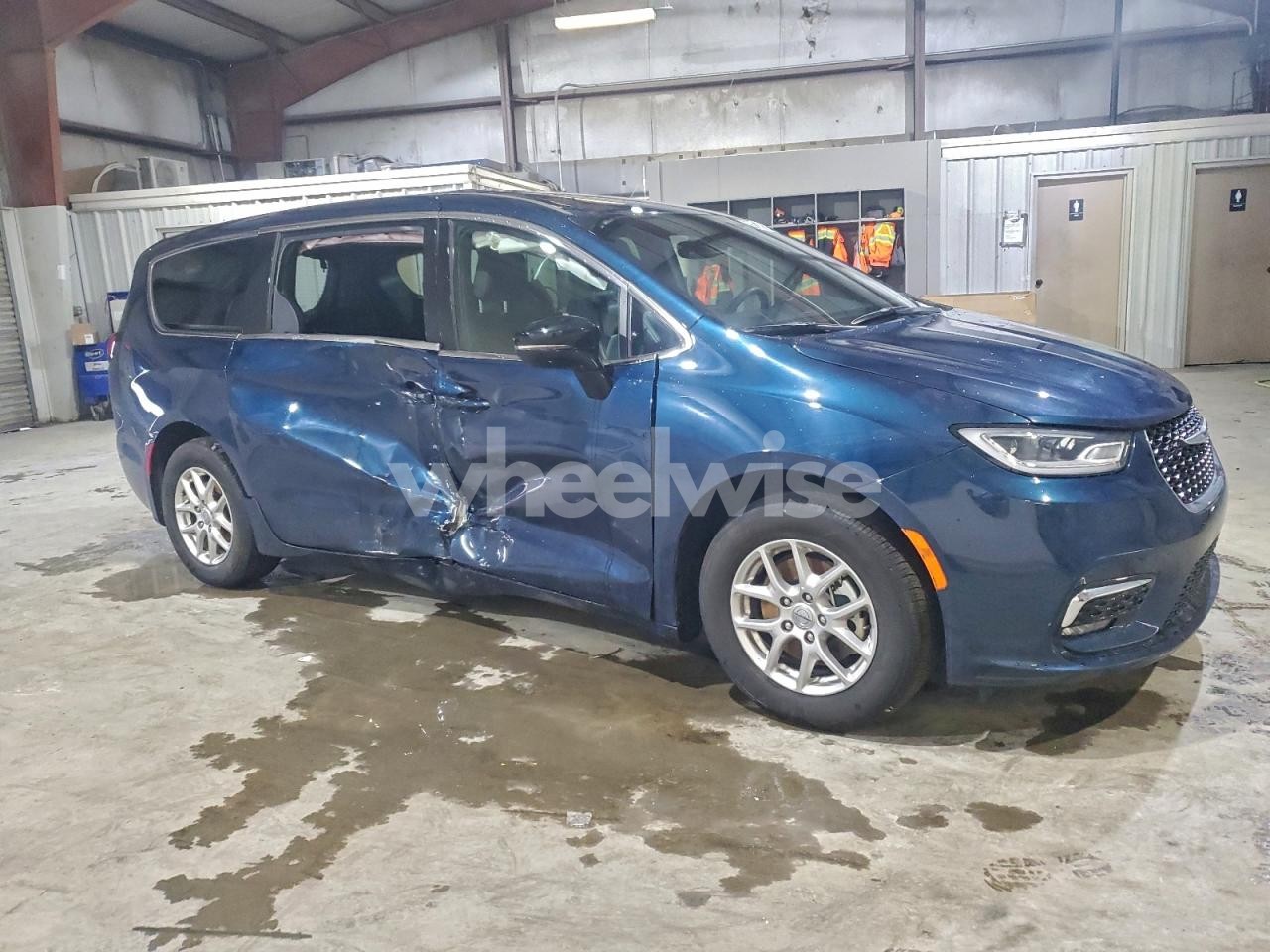 Photo 4 of 2025 CHRYSLER PACIFICA SELECT (VIN 2C4RC1BG8SR556080)