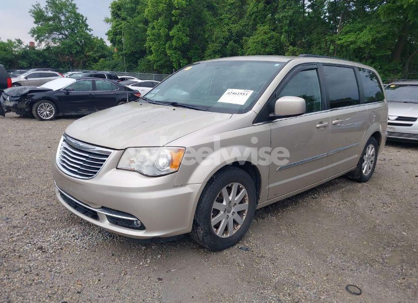 Photo 2 of 2013 Chrysler Town & COUNTRY TOURING (VIN 2C4RC1BG9DR569049)