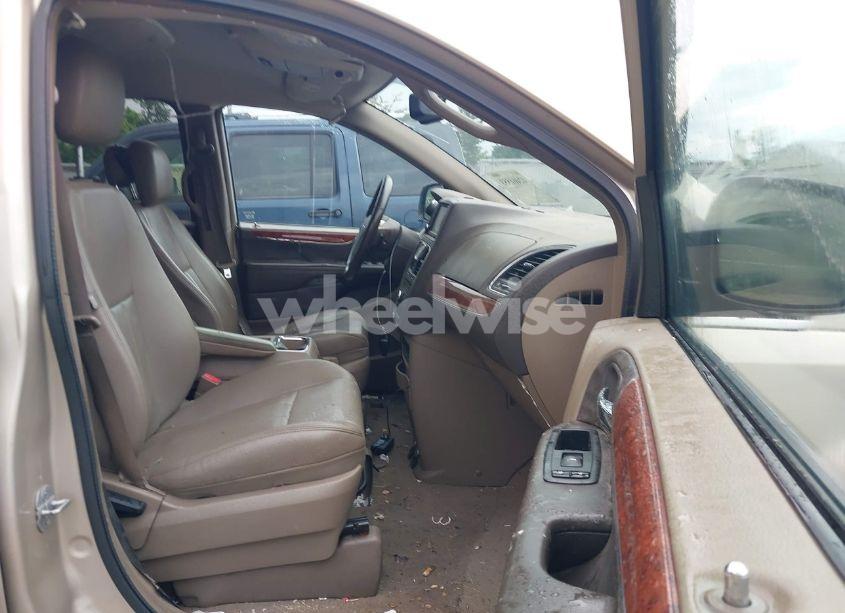 Photo 5 of 2013 Chrysler Town & COUNTRY TOURING (VIN 2C4RC1BG9DR569049)