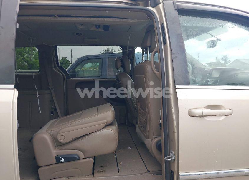 Photo 8 of 2013 Chrysler Town & COUNTRY TOURING (VIN 2C4RC1BG9DR569049)