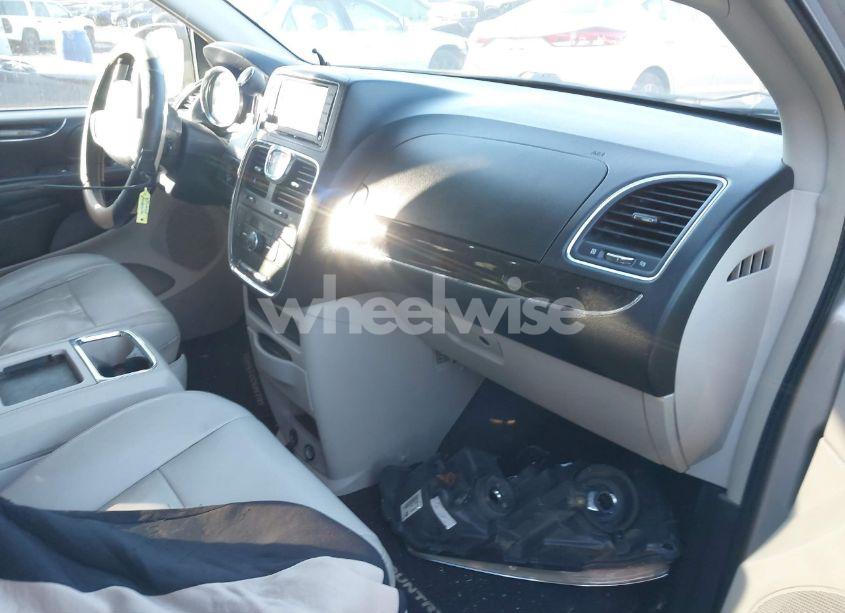 Photo 5 of 2013 Chrysler Town & COUNTRY TOURING (VIN 2C4RC1BG9DR574347)