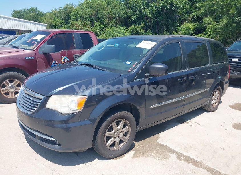 Photo 2 of 2013 Chrysler Town & COUNTRY TOURING (VIN 2C4RC1BG9DR594629)