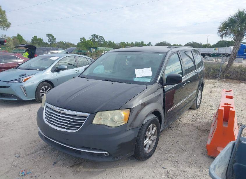 Photo 2 of 2013 Chrysler Town & COUNTRY TOURING (VIN 2C4RC1BG9DR658040)