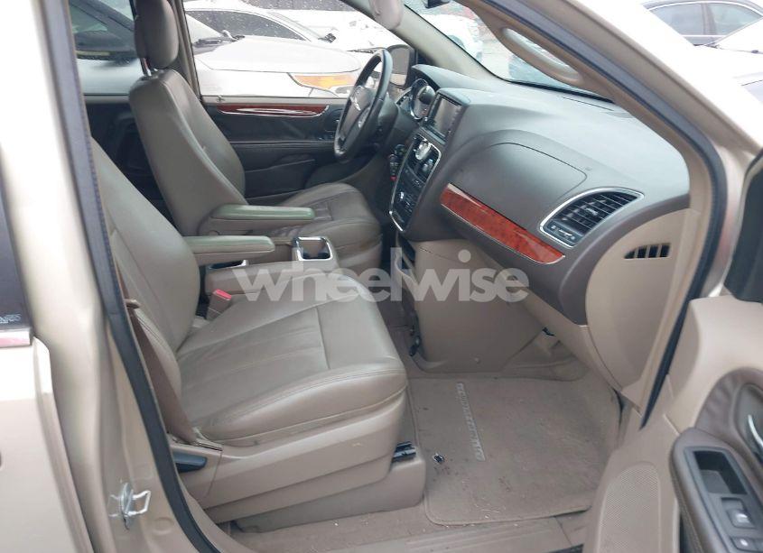 Photo 5 of 2014 Chrysler Town & COUNTRY TOURING (VIN 2C4RC1BG9ER131276)