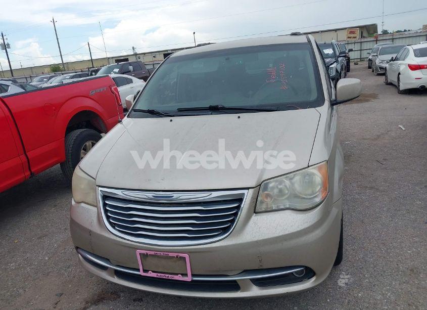 Photo 6 of 2014 Chrysler Town & COUNTRY TOURING (VIN 2C4RC1BG9ER131276)