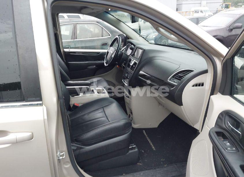 Photo 5 of 2014 Chrysler Town & COUNTRY TOURING (VIN 2C4RC1BG9ER157635)