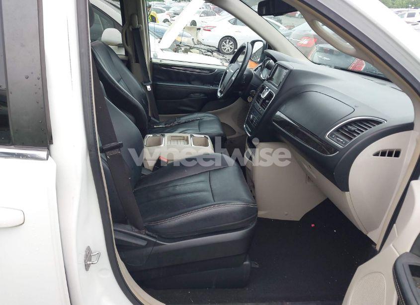 Photo 5 of 2014 Chrysler Town & COUNTRY TOURING (VIN 2C4RC1BG9ER271716)