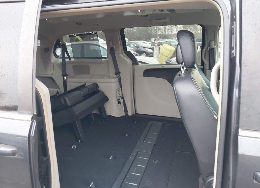 Photo 8 of 2014 Chrysler Town & COUNTRY TOURING (VIN 2C4RC1BG9ER277516)