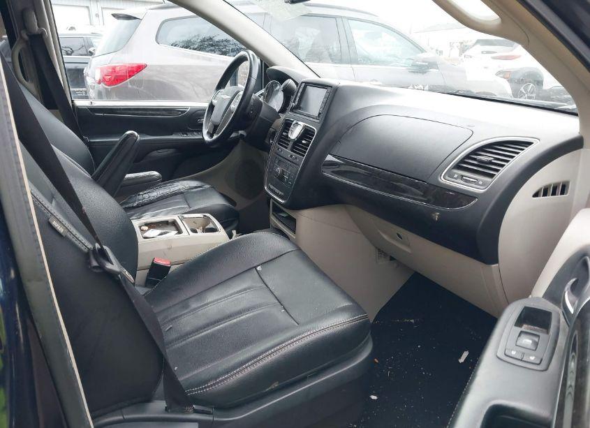 Photo 5 of 2014 Chrysler Town & COUNTRY TOURING (VIN 2C4RC1BG9ER318274)