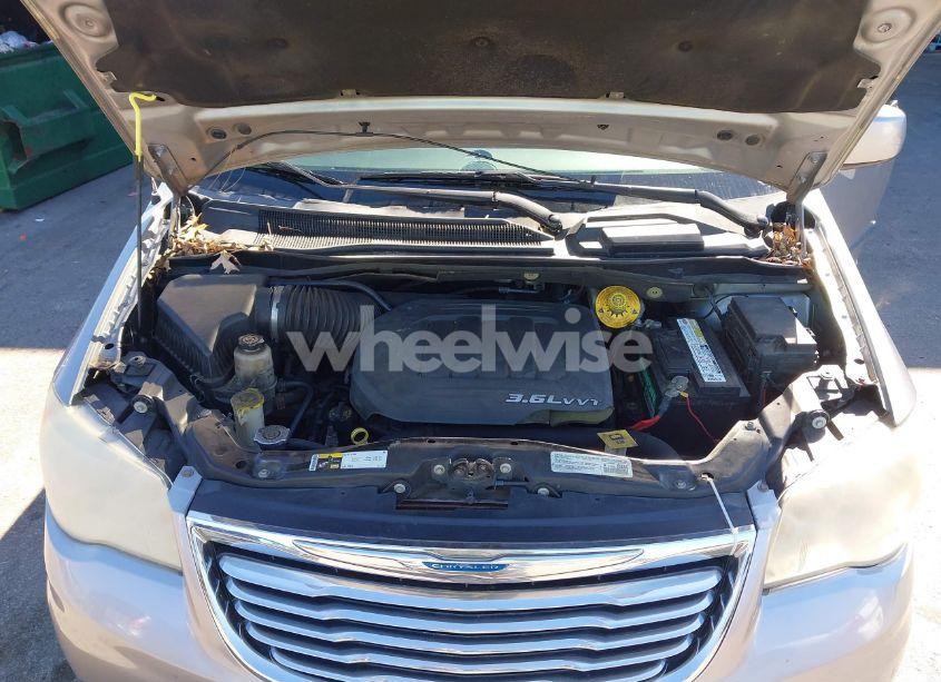 Photo 10 of 2014 Chrysler Town & COUNTRY TOURING (VIN 2C4RC1BG9ER324379)