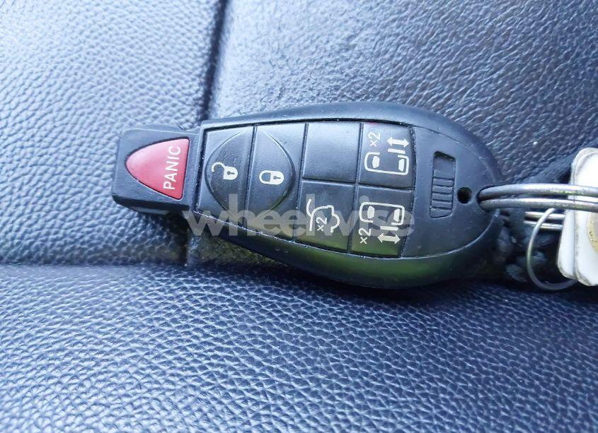 Photo 11 of 2014 Chrysler Town & COUNTRY TOURING (VIN 2C4RC1BG9ER324379)