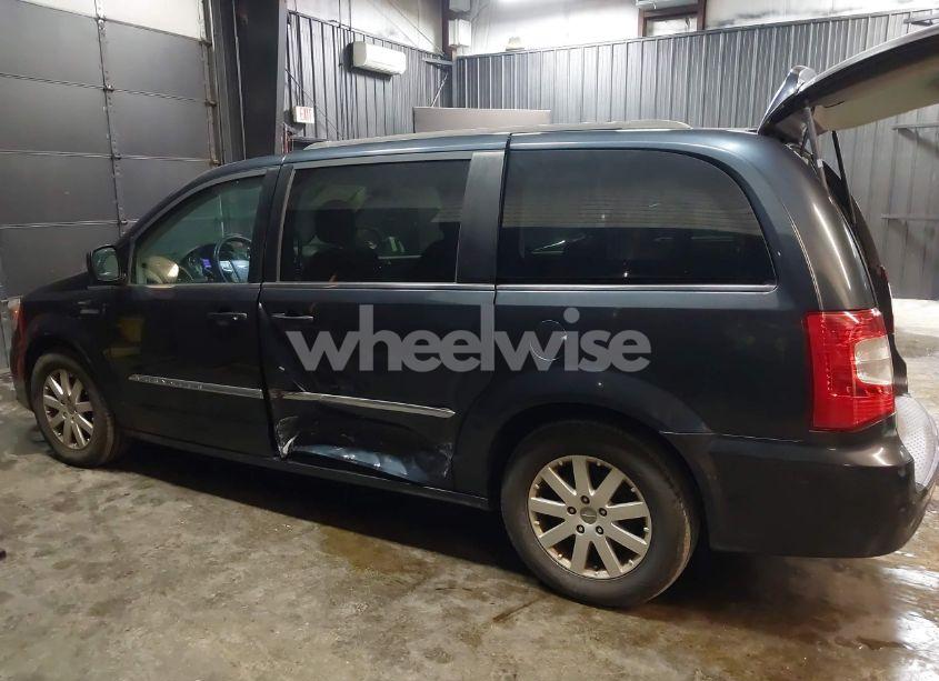 Photo 3 of 2014 Chrysler Town & COUNTRY TOURING (VIN 2C4RC1BG9ER364252)