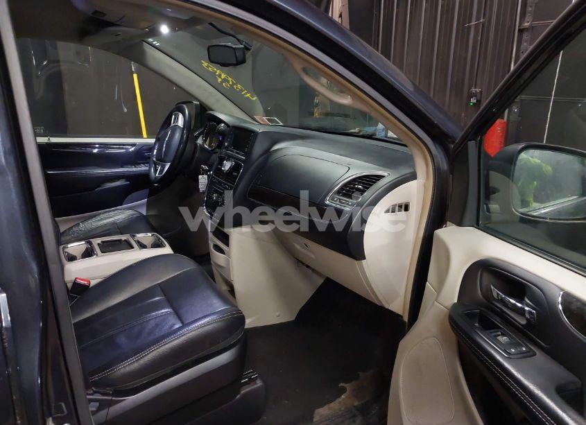 Photo 5 of 2014 Chrysler Town & COUNTRY TOURING (VIN 2C4RC1BG9ER364252)