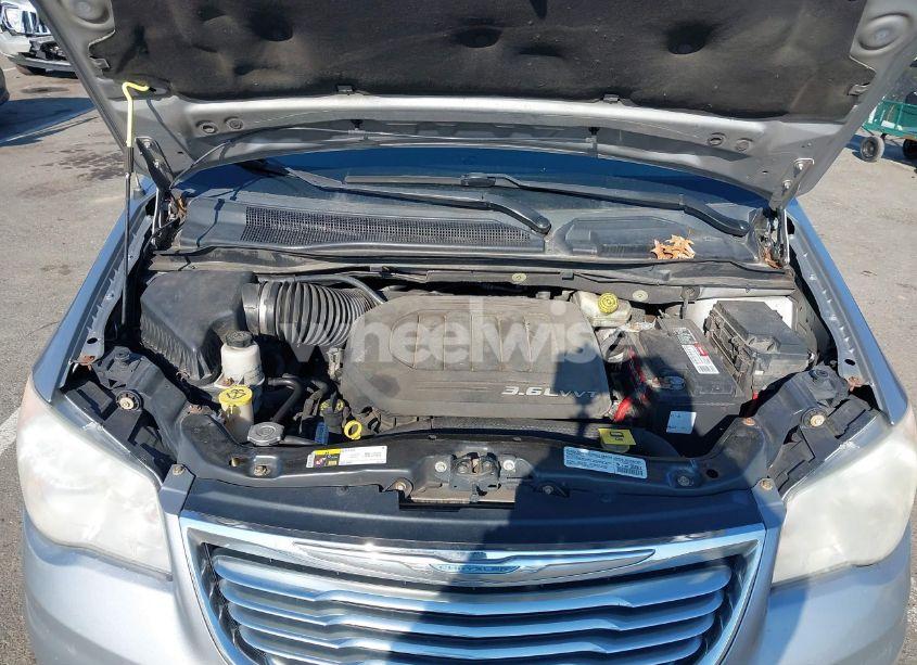 Photo 10 of 2014 Chrysler Town & COUNTRY TOURING (VIN 2C4RC1BG9ER395209)
