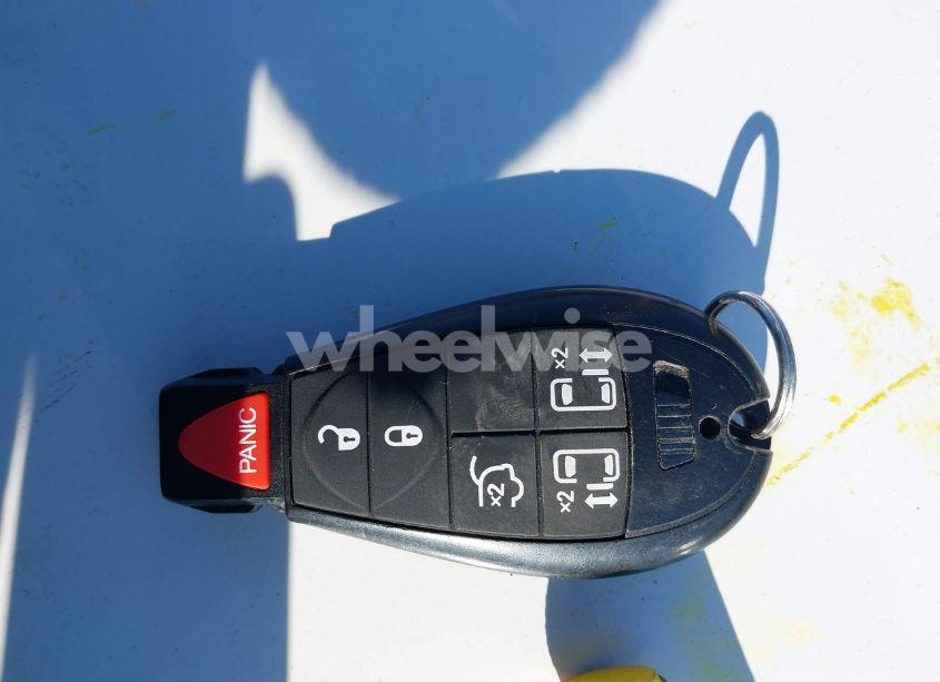 Photo 11 of 2014 Chrysler Town & COUNTRY TOURING (VIN 2C4RC1BG9ER395209)