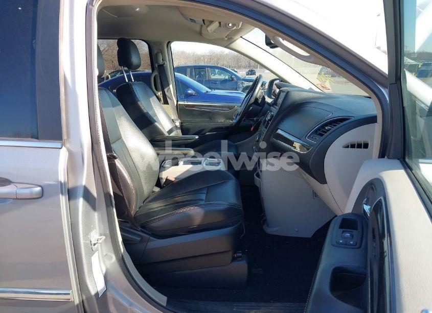 Photo 5 of 2014 Chrysler Town & COUNTRY TOURING (VIN 2C4RC1BG9ER395209)