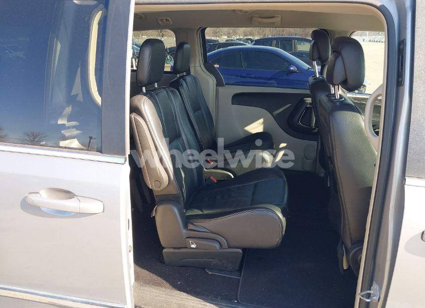 Photo 8 of 2014 Chrysler Town & COUNTRY TOURING (VIN 2C4RC1BG9ER395209)