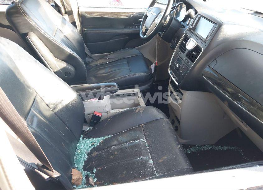 Photo 5 of 2014 Chrysler Town & COUNTRY TOURING (VIN 2C4RC1BG9ER396778)