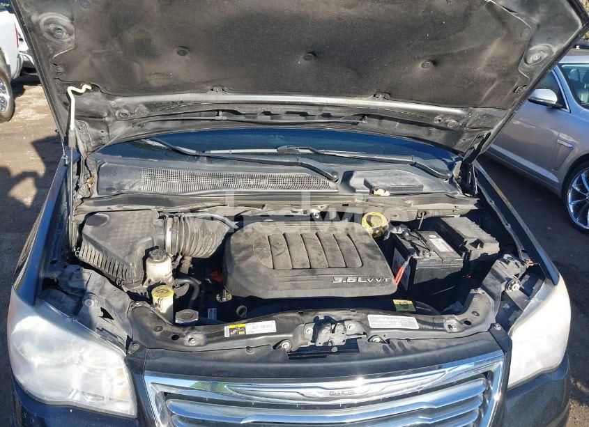 Photo 10 of 2014 Chrysler Town & COUNTRY TOURING (VIN 2C4RC1BG9ER399308)