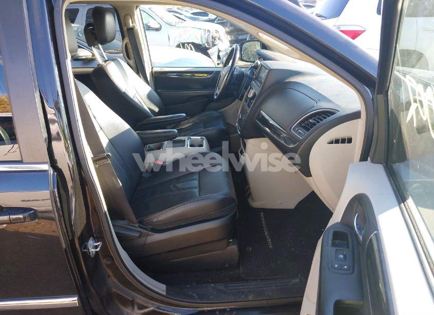 Photo 5 of 2014 Chrysler Town & COUNTRY TOURING (VIN 2C4RC1BG9ER399308)